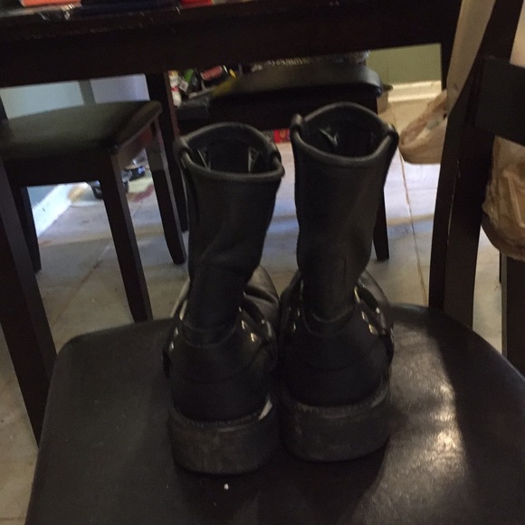 I am selling Black boots - Picture 4 of 4